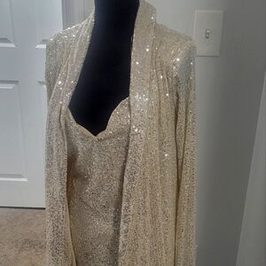 Attract the Paparazzi 2 piece Mini Dress Set in silver